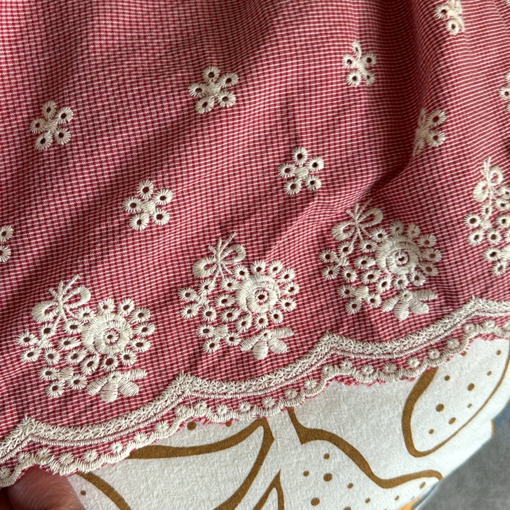 Unique Vintage Embroidered Eyelet skirt - Picture 4 of 4